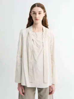 Ascot Bluse i Lys Creme