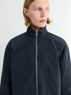 Bastian B Jakke i Navy