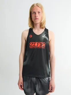 Dri-FIT ADV Løbevest i Sort, Smoke Grey og Bright Crimson