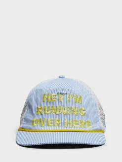 Hey, I'm Running Over Here Trucker Cap i Blå Striber