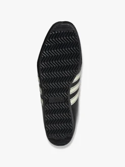 Japan Lux Sneakers in Core Black, Cloud White og Gold Metallic