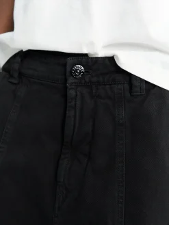 L100014 Shorts i Sort