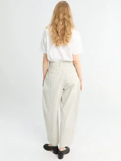 Minos Single Pleat Curved Leg Pant i Bone