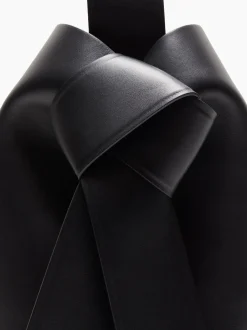 Musubi Midi Skuldertaske i Sort