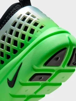 Nike Rejuven8 Run SP in Metallic Silver, Black og Voltage Green