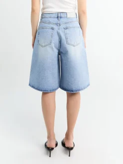 Relaxed Bermuda Denim Shorts i Light Blue
