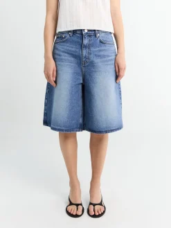 Relaxed Bermuda Denim Shorts i Classic Blue