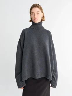 Rhea Trapeze Turtleneck i Charcoal
