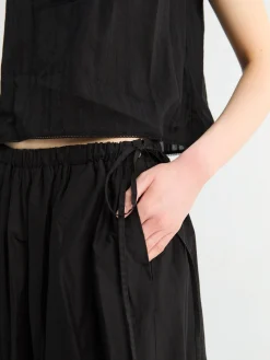 Ribbet Shirring Bluse i Sort
