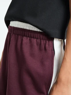 Shorts i Burgundy Crush og Sail