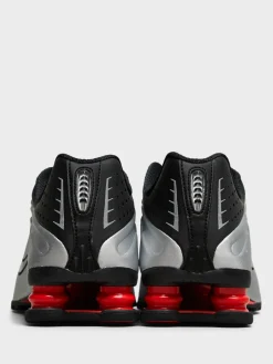 Shox R4 Sneakers i Black, Light Crimson og Metallic Silver