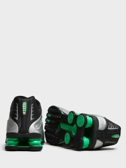 Shox R4 Sneakers in Metallic Silver, Metallic Silver og Black