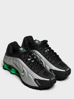 Shox R4 Sneakers in Metallic Silver, Metallic Silver og Black