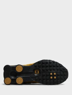 Shox R4 Sneakers i Sort og Metallic Gold