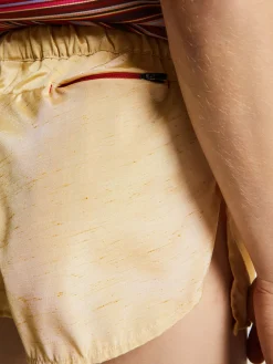 Silk Dream Shorts i Guld