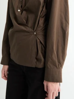 Straight Collar Twisted skjorte i Truffle