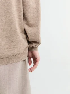 Tala Knit V-Neck Polo i Taupe Melange