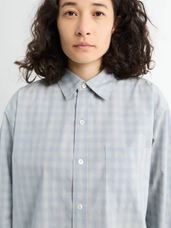 Unisex Cropped Ternede Skjorte i Soft Blue Check