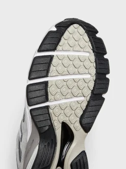 990V4 Sneakers i Grå