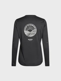 Women's Balance Long Sleeve T-Shirt i Sort